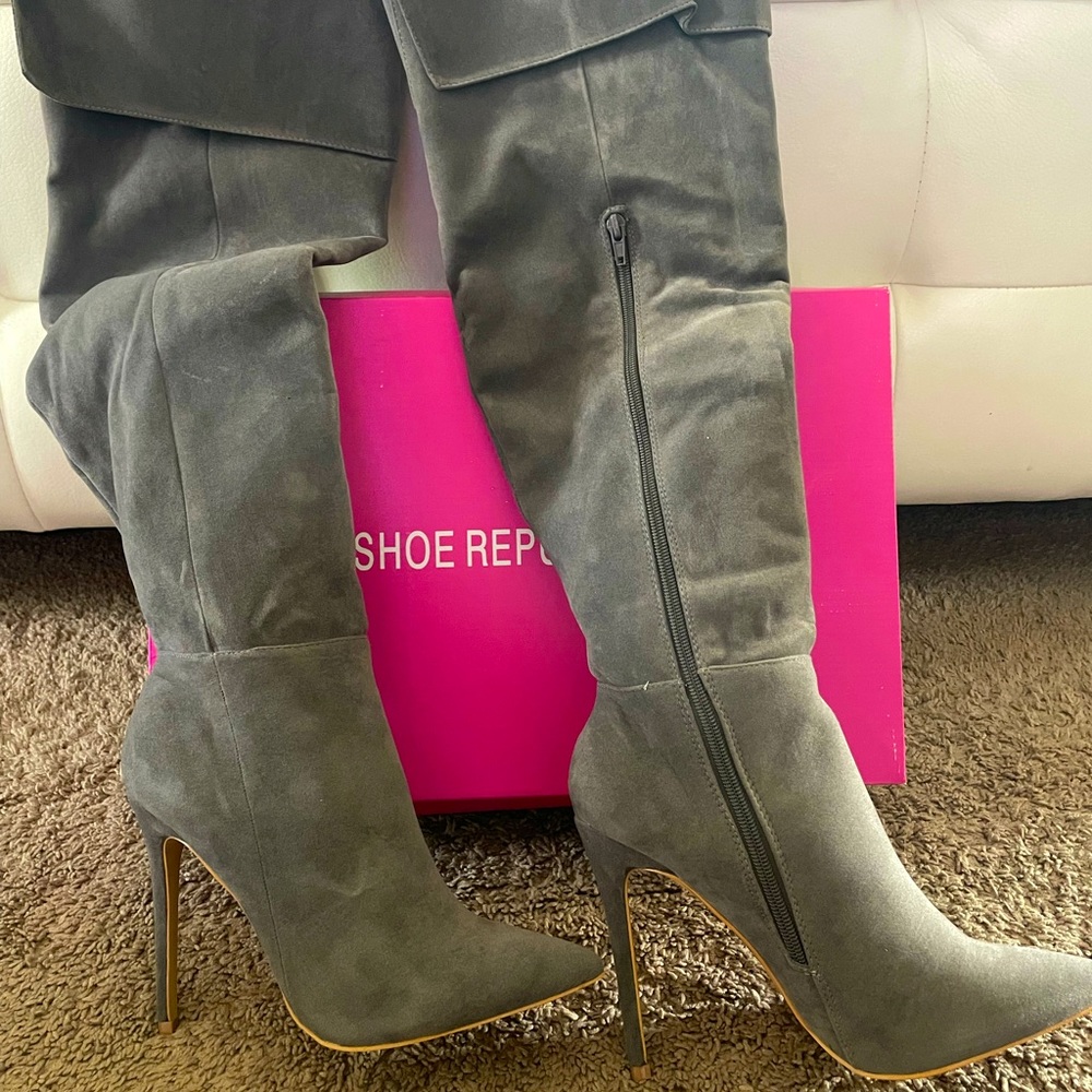 Brand New ShoeRepublicLA Sola size 9 heel boots